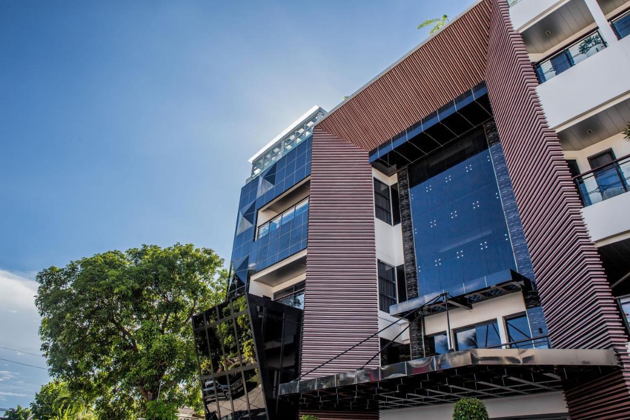 Stonehill Suites Bacolod Exteriér fotografie